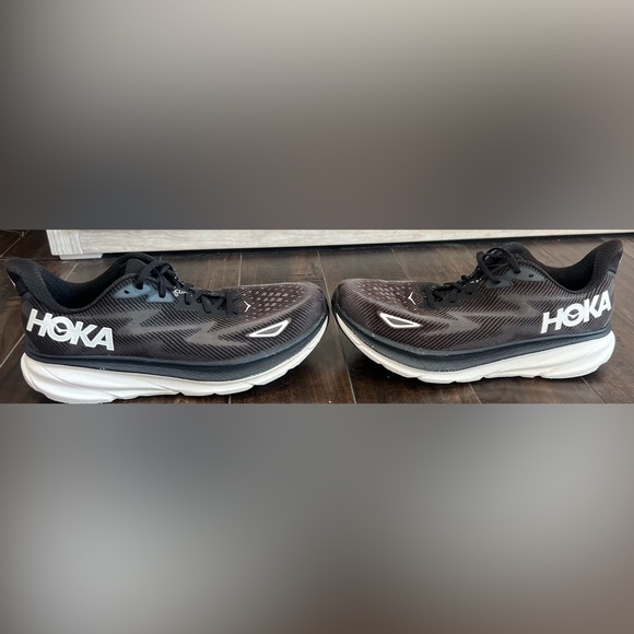Hoka Men's Clifton 9 Wide Athletic Shoes - Picture 7 of 13